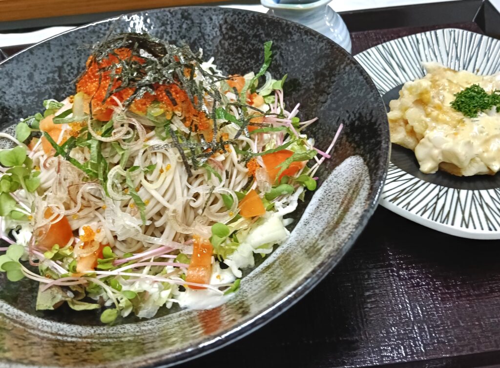 Ｓａｌａｄ蕎麦と鶏天タルタル