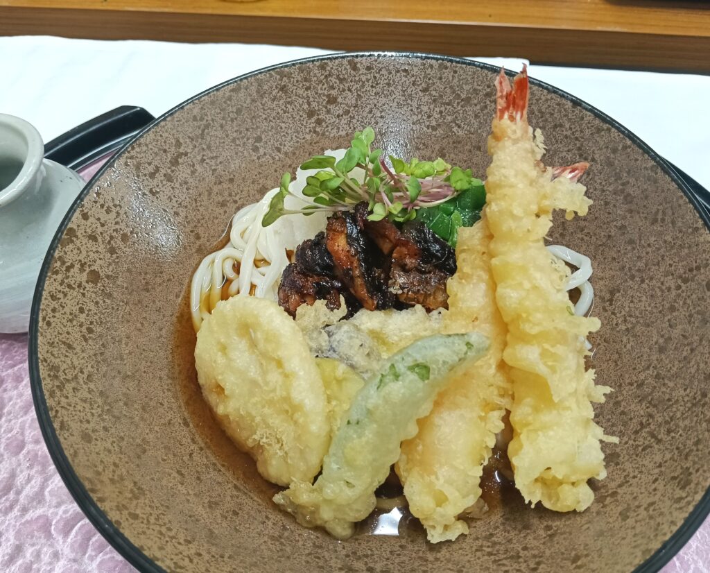 鰻とオクラの冷やしおろしうどん