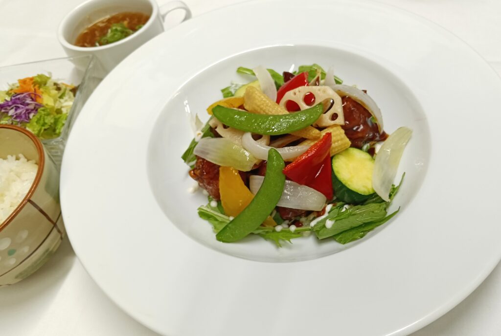 夏野菜と鶏肉の黒酢あんかけ